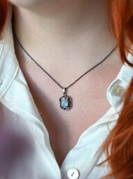 Retro zawieszka z kamieniem księżycowym - Venus Galeria