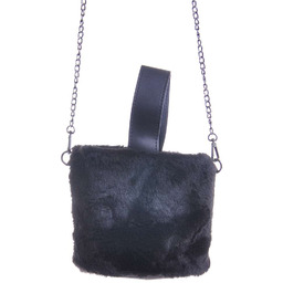 Czarna torebka kuferek z futerkiem