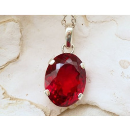 Wisior naturalnym rubinem z Mozambiku Serce ognia