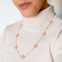 Naszyjnik długi koniczynki różowy ze stali chirurgicznej