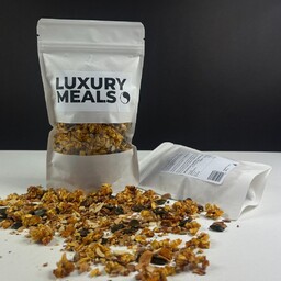 Granola orzechowa z białą czekoladą, cynamonem, suszonym jabłkiem