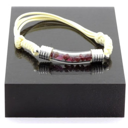 Kamienie i minerały. Bransoletka z surowego rubinu. Kolor