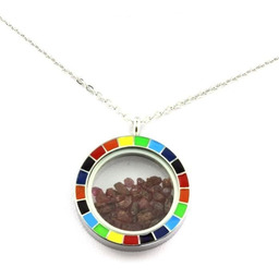 Kamienie i minerały. Naszyjnik z surowego rubinu. Tęczowy