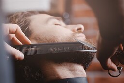 Barberskie Combo: strzyżenie męskie + broda/wąsy w Hop-Chop
