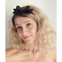 Pakamera Fascynator czarny elegancki z woalką