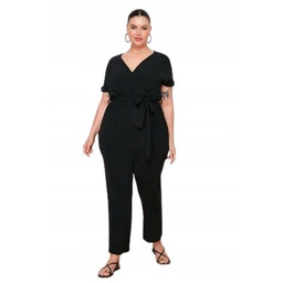 TRENDYOL CZARNY KOMBINEZON PLUS SIZE Z DEKOLTEM