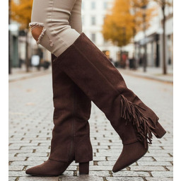 Krótkie czekoladowe kozaki boho do kolan na obcasie