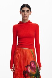 Dopasowany sweter z kapturem