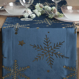 Bieżnik bożonarodzeniowy welwetowy granatowy zdobiony błyszczącym nadrukiem śnieżynek