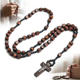 RÓŻANIEC DREWNIANY brązowy z krzyżykiem pasyjnym do codziennej