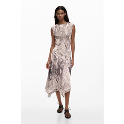 rozkloszowana sukienka drapowana