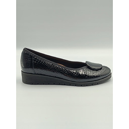 Czarne czółenka koturna skórzane lakier motyw kroko polska