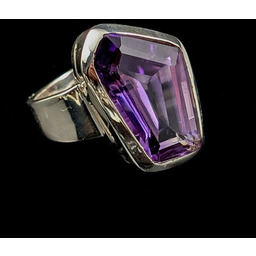 Pakamera Pierścionek asymetryczny z ametystem