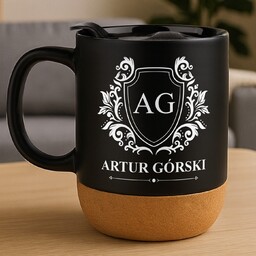 Kubek ceramiczny czarny z przykrywką dla niego gentelaman
