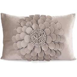 Poszewka welwetowa beżowa z trójwymiarowym kwiatem JA195-01