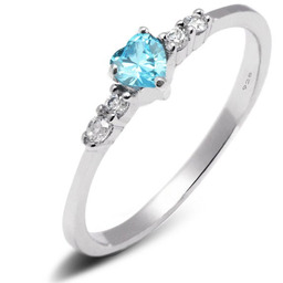 Srebrny Pierścionek Serce z Błękitną Cyrkonią