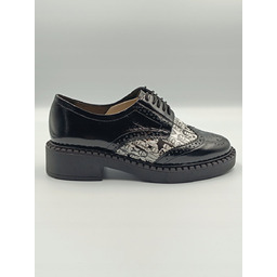 Stylowe oxfordy damskie czarne z unikalnym wzorem polska