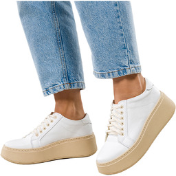 Białe sneakersy skórzane damskie creepersy sznurowane na beżowej