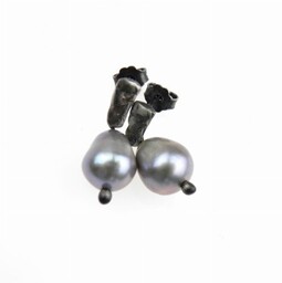 Lawa mała - kolczyki srebrne z perłą szarą