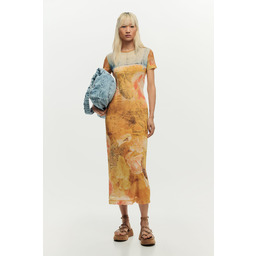 Hybrydowa dopasowana sukienka