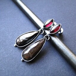 Pakamera Sztyfty Brown z szafirem i granatami