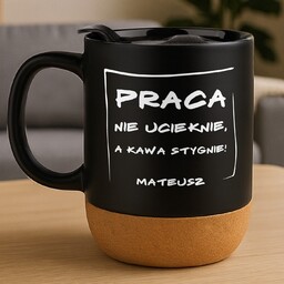 Kubek ceramiczny czarny z przykrywką dla pracownika kawosza