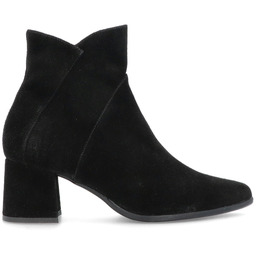 Zamszowe botki na niskim obcasie - KOTYL 4731