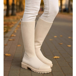 Elastyczne beżowe kozaki damskie