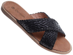 Czarne klapki na płaskim obcasie