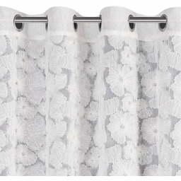 Firana biała z drobnej siateczki zdobiona kwiatami