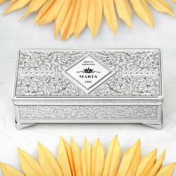 Szkatułka posrebrzana prostokątna z grawerem da niej szefowej