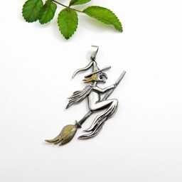 Wisiorek srebrny z Wiedźmą