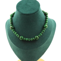 Kamienie i minerały. Naszyjnik z koralików malachitowych 6