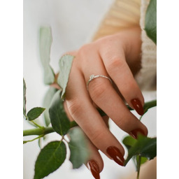 Delikatny kwiatuszek - pierścionek srebrny