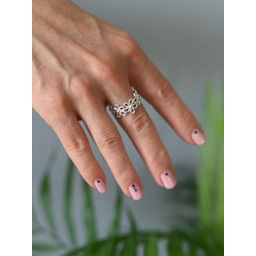 Obrączka z ażurowymi kwiatuszkami jasna