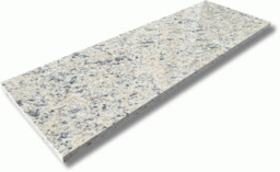 Parapet granitowy polerowany Icarai 122x30x2 cm