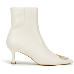 Botki skórzane z okrągłą klamrą na szpilce kremowe