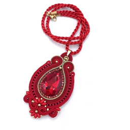 Pakamera Wisiorek sutasz czerwony Gaja z dużym kryształem