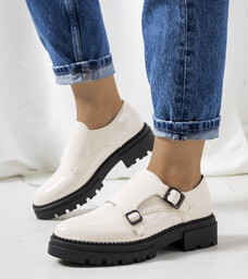 Beżowe lakierowane półbuty Valks-37