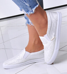 Materiałowe srebrne tenisówki slip on