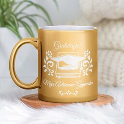 Kubek ceramiczny złoty z grawerem dla magistra absolwenta