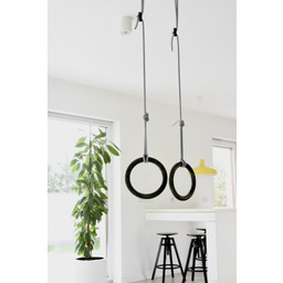 Czarne kółka gimnastyczne z litego drewna bukowego