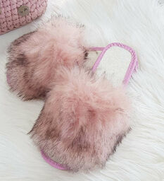 Różowe kapcie damskie na prezent