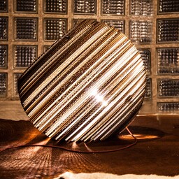 Think Paper Lampa stołowa Globe, brązowy / rdzawy,