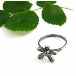 Pierścionek z kwiatuszkiem szarym - Subtell