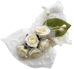 Broszka kwiatowa - róże z koronką