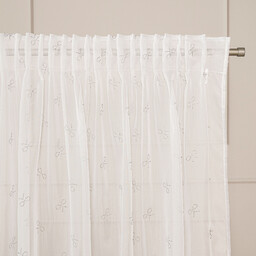 Markizeta Firana gotowa na woalu w diamentowe kokardki