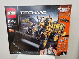 Lego Technic Koparka Volvo L350F 42030