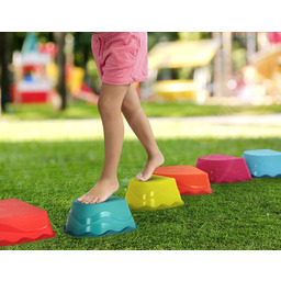 Kolorowe szczudła kubeczkowe steppery dla dzieci Step-n-Stomp B.Toys