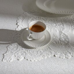 Serwetka Lirio 33x48 cm z motywem kwiatowym